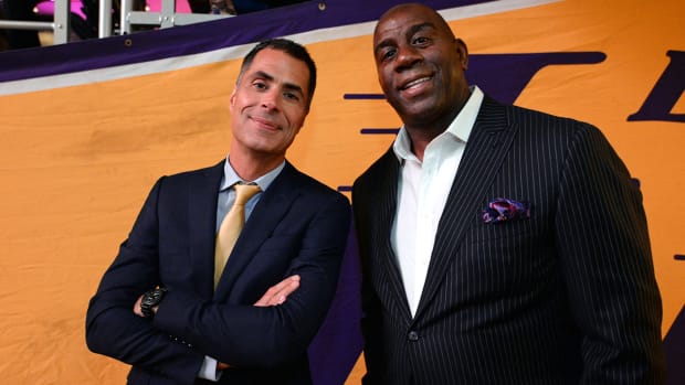 lakers-magic-johnson-rob-pelinka.jpg